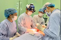 Phẫu thuật thành công cho người bệnh ung thư vú phì đại gây đau lưng khó thở