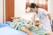 Chữa đau zona thần kinh dữ dội cho người đàn ông 3 lần mắc bệnh