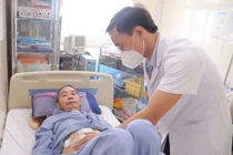 Đau âm ỉ vùng thượng vị, người đàn ông mắc 2 loại ung thư 