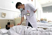 3 người đi khám đau đầu phát hiện giun sán gây viêm màng não