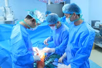 Bệnh nhân người Mỹ tìm đến Việt Nam để phẫu thuật thay khớp gối