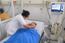 Hành trình nghẹt thở cứu bà 85 tuổi bệnh lý bủa vây mọi phía