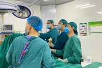 Thoát đau vai dai dẳng nhờ nội soi khâu chóp xoay