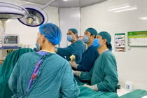 Thoát đau vai dai dẳng nhờ nội soi khâu chóp xoay