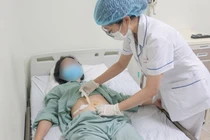 Người phụ nữ từ Nga về việt nam để gắp 14 viên sỏi túi mật