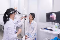 Khàn tiếng nhiều năm sau mổ u não, người phụ nữ lấy lại giọng nói 