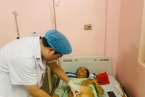 Sốt cao, đau bụng không ngờ viêm phúc mạc, thủng manh tràng