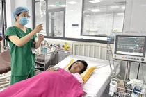 Thai phụ 40 tuổi bị sốt xuất huyết đe dọa tính mạng mẹ con