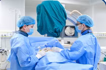 Ngã ngồi tưởng không nghiêm trọng, nào ngờ liệt giường vì vỡ đốt sống