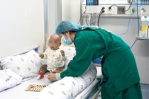 Hồi sinh sự sống cho bé gái mắc suy giảm miễn dịch bẩm sinh thể nặng