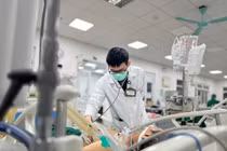 Suy hô hấp nặng vì nghiện thuốc lá, bỏ điều trị lao phổi