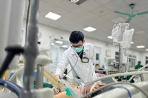 Suy hô hấp nặng vì nghiện thuốc lá, bỏ điều trị lao phổi