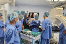 Lần đầu tiên Việt Nam sinh thiết hạch tại vùng rốn phổi, trung thất