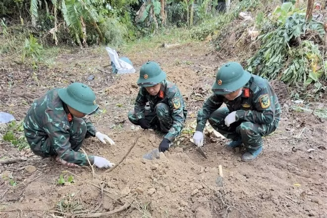 Phát hiện 4 hài cốt liệt sỹ cùng nhiều di vật ở Quảng Trị