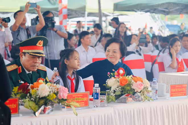 Phó Thủ tướng Phạm Thị Thanh Trà dự lễ khánh thành trường nội trú ở Huế
