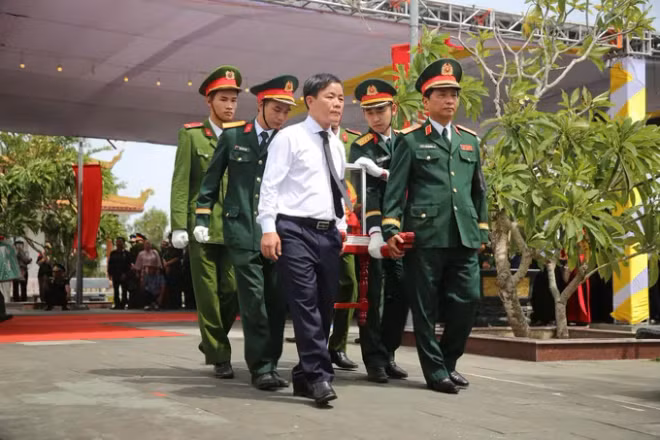 Xúc động lễ truy điệu và an táng 13 hài cốt liệt sĩ ở Quảng Trị