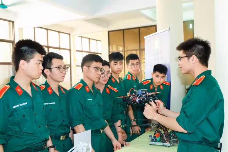Sinh viên Học viện Kỹ thuật quân sự. Ảnh: MTA