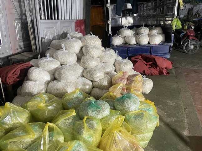 Giá đỗ thành phẩm được bán ra thị trường. Ảnh: Tống Huệ