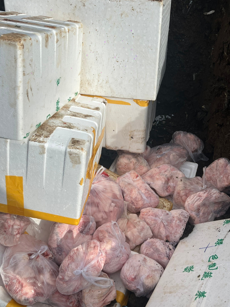 Toàn bộ hàng hoá là các sản phẩm từ thịt heo, thường được sử dụng trong mâm cơm hàng ngày của gia đình (Ảnh Chi cục QLTT tỉnh Đắk Lắk)