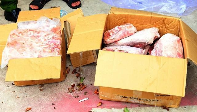 Số thịt gà, heo... hết hạn sử dụng/ ẢNH: Đ.X