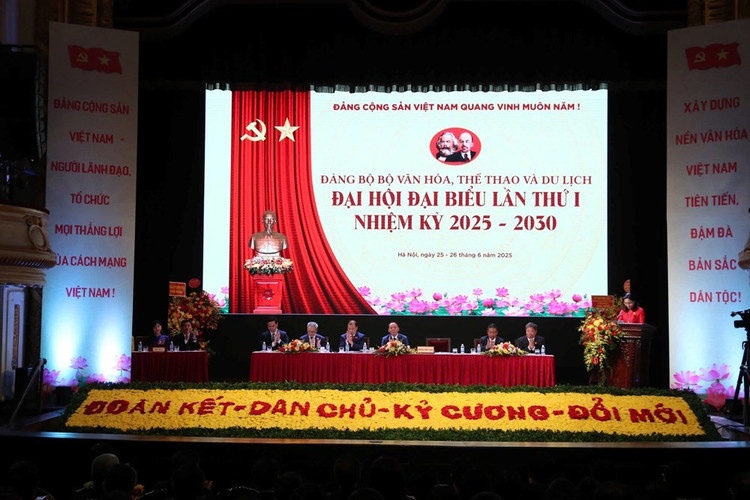 Đoàn chủ tịch Đại hội