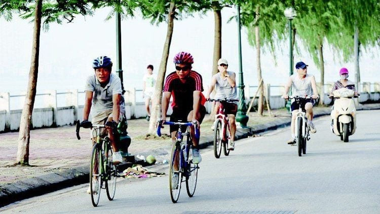 Việc đạp xe làm gia tăng sự trao đổi chất của cơ thể, xây dựng nên cơ bắp. Ảnh minh hoạ/Internet