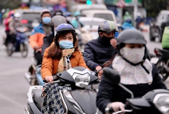 Ngành y tế khuyến cáo hạn chế ra ngoài khi trời lạnh để bảo vệ sức khỏe ảnh 2