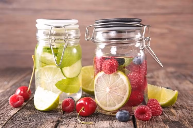 Uống detox có hại không là thắc mắc của nhiều người. Ảnh minh họa/Internet