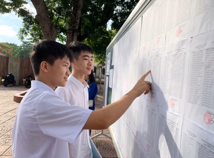 Kỳ thi tuyển sinh lớp 10 năm nay tại Hà Nội dự kiến tiếp tục căng thẳng vì tỉ lệ vào trường công lập thấp. Ảnh minh họa/Nguồn tienphong.vn