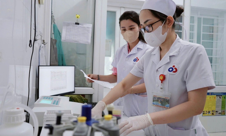 Từ đầu năm đến nay, Bệnh viện Sản nhi Nghệ An đã phát hiện gần 900 trẻ em bị dương tính với xét nghiệm nhiễm giun, sán chó mèo - Ảnh VOH.