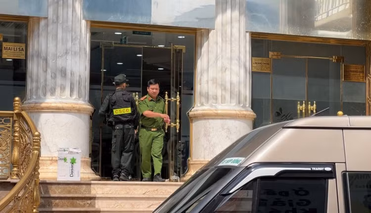 Công an có mặt tại hệ thống thẩm mỹ Mailisa, địa chỉ 86, 88 và 91 đường Huỳnh Văn Bánh (phường Cầu Kiệu, TP Hồ Chí Minh) - Ảnh CAND