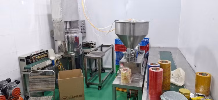 Mỹ phẩm giả bị phát hiện/Ảnh CAND.