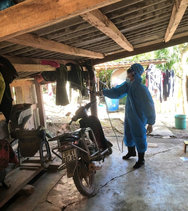 Ngay sau khi phát hiện ca bệnh, đơn vị đã khẩn trương triển khai các biện pháp phòng chống dịch trên diện rộng. Ảnh: K.Thảo.