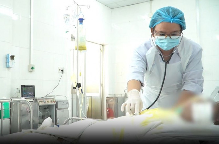 Hai bệnh nhân đang được điều trị tại Khoa Bỏng và Phẫu thuật tạo hình, Bệnh viện Chợ Rẫy/Ảnh CAND.