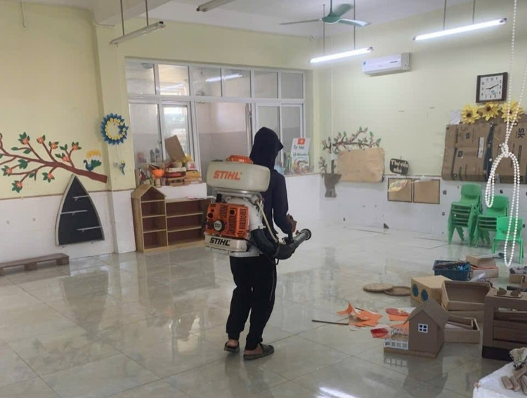 CDC Hà Nội yêu cầu các đơn vị có liên quan thông qua các chiến dịch diệt lăng quăng, bọ gậy, phun hóa chất diệt muỗi trưởng thành tại khu vực nguy cơ, ổ dịch/Ảnh phapluat.tuoitrethudo.vn