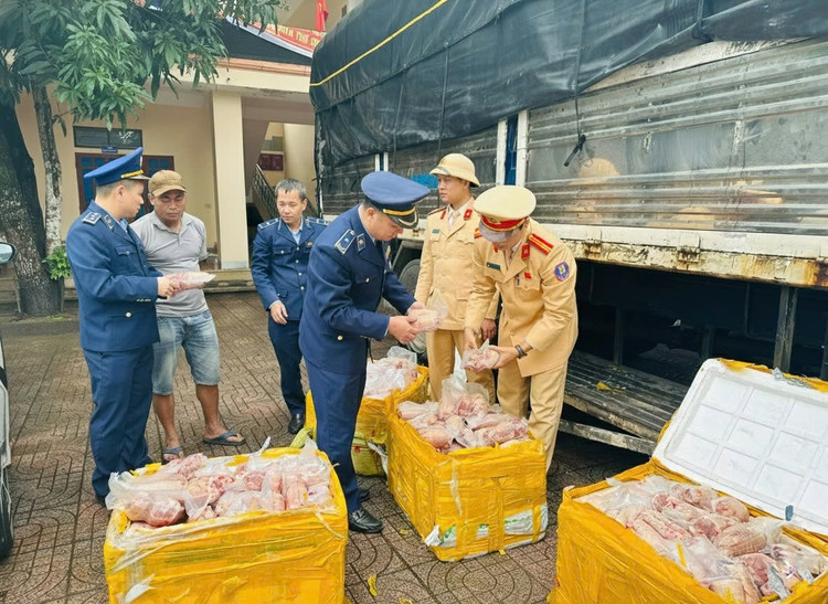 Chủ hàng khai nhận số hàng hóa trên được mua trôi nổi trên thị trường về bán lại kiếm lời. Ảnh DMS