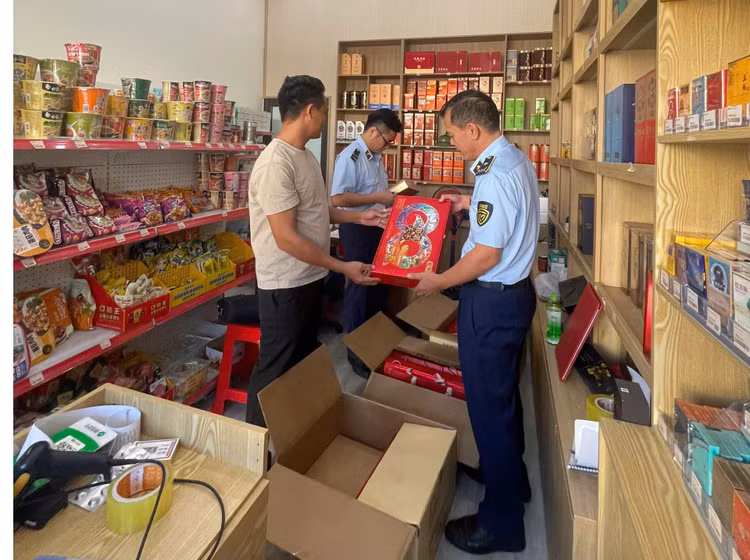 Đội Quản lý thị trường số 1 kiểm tra Địa điểm kinh doanh Thành Công - Hộ kinh doanh Đảo Ruby.