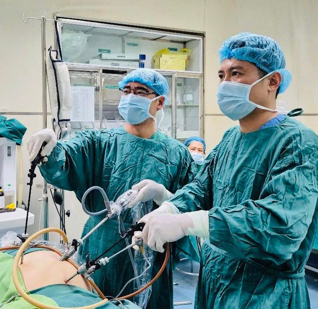 Các bác sĩ Bệnh viện Quân y 4 đã giải phóng được vùng tổn thương, cắt bỏ hoàn toàn ruột thừa hoại tử - Ảnh Bệnh viện Quân y 4