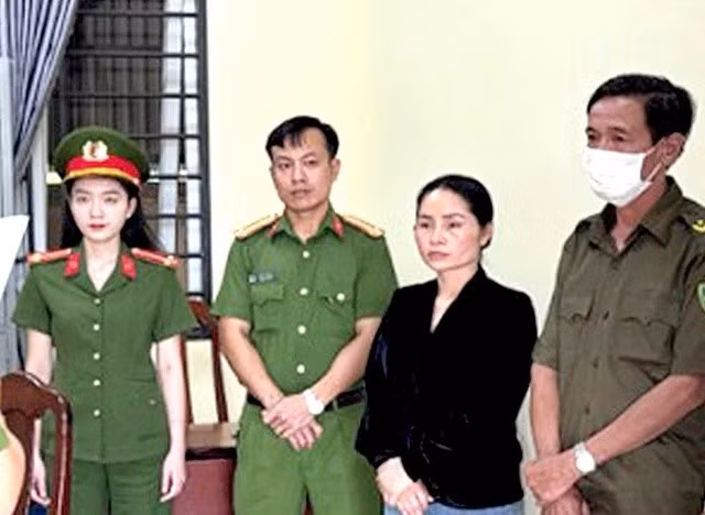 Đối tượng Hợi nghe lệnh bắt giam. Ảnh: CA.