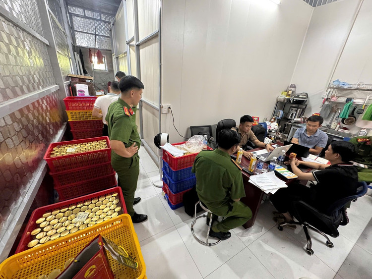 Công an TP Đà Nẵng triệt phá đường dây sản xuất yến giả quy mô lớn. Ảnh CA