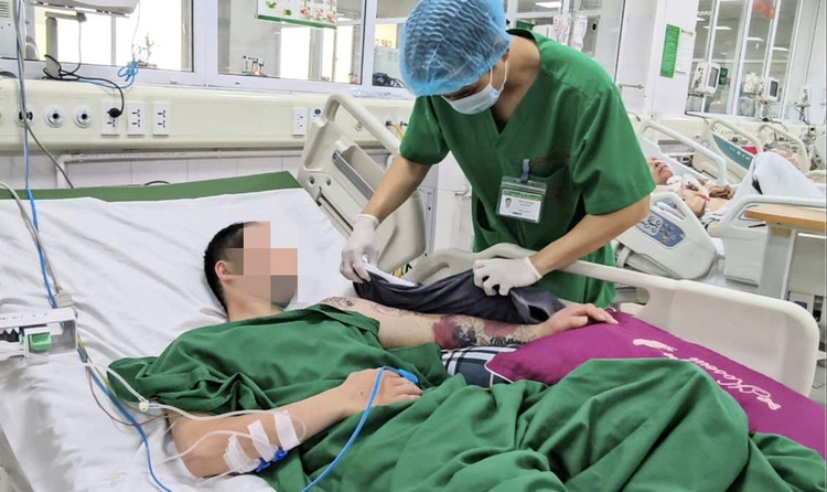 Nhiều bệnh nhân bị biến chứng nặng vì sốt xuất huyết/ Ảnh LĐTĐ