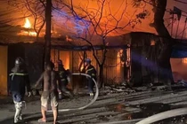 Hiện trường vụ cháy nhiều nhà tạm trên đường Hồ Tùng Mậu