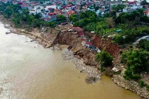 Cận cảnh bờ sông Đuống bị sạt lở