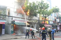 Toàn cảnh vụ cháy ở trung tâm Đà Nẵng sáng 20/10