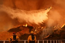 Mỹ tận dụng AI "khắc chế" cháy rừng như tận thế ở California thế nào? 