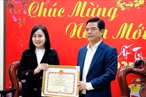 Hải Dương: Người phụ nữ cứu 3 học sinh đuối nước được tặng bằng khen