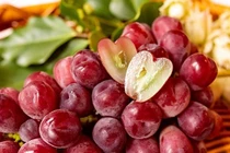 Nho trái tim độc lạ giá hơn 2 triệu đồng/chùm