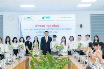 Trao học bổng cho 40 sinh viên xuất sắc của Đại học Quốc Gia Hà Nội