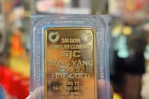 Giá vàng cán mốc 100 triệu đồng/lượng: Xô đổ mọi kỷ lục