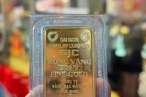 Giá vàng cán mốc 100 triệu đồng/lượng: Xô đổ mọi kỷ lục